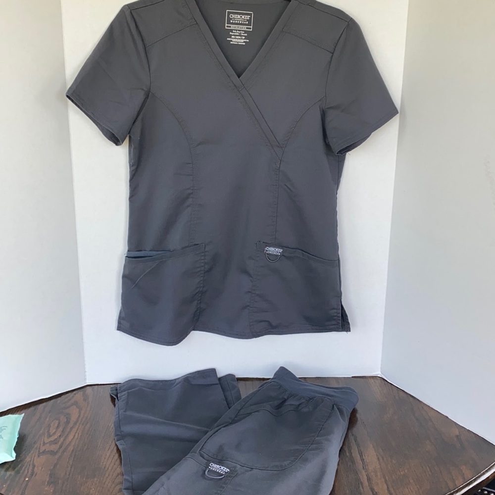 Cherokee Scrub Set